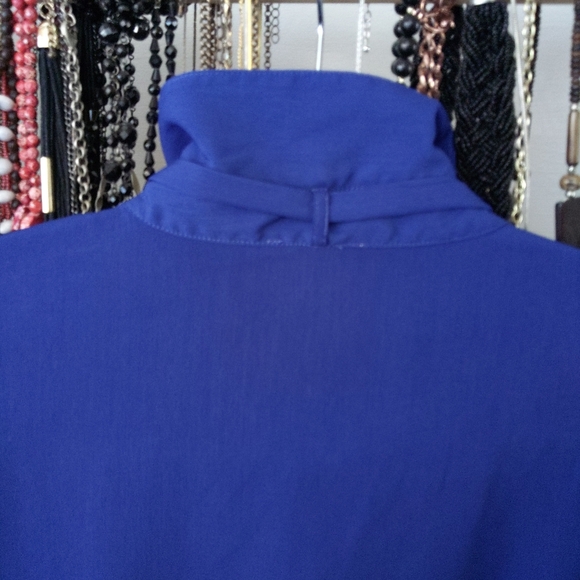 Blue neck tie button down blouse with balloon lantern sleeves - Picture 4 of 10